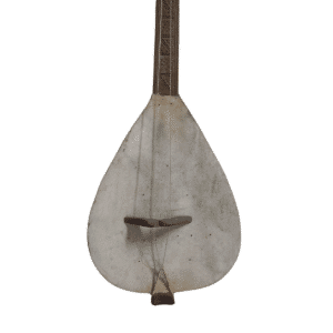GUSLE À DÉCOR SCULPTÉ