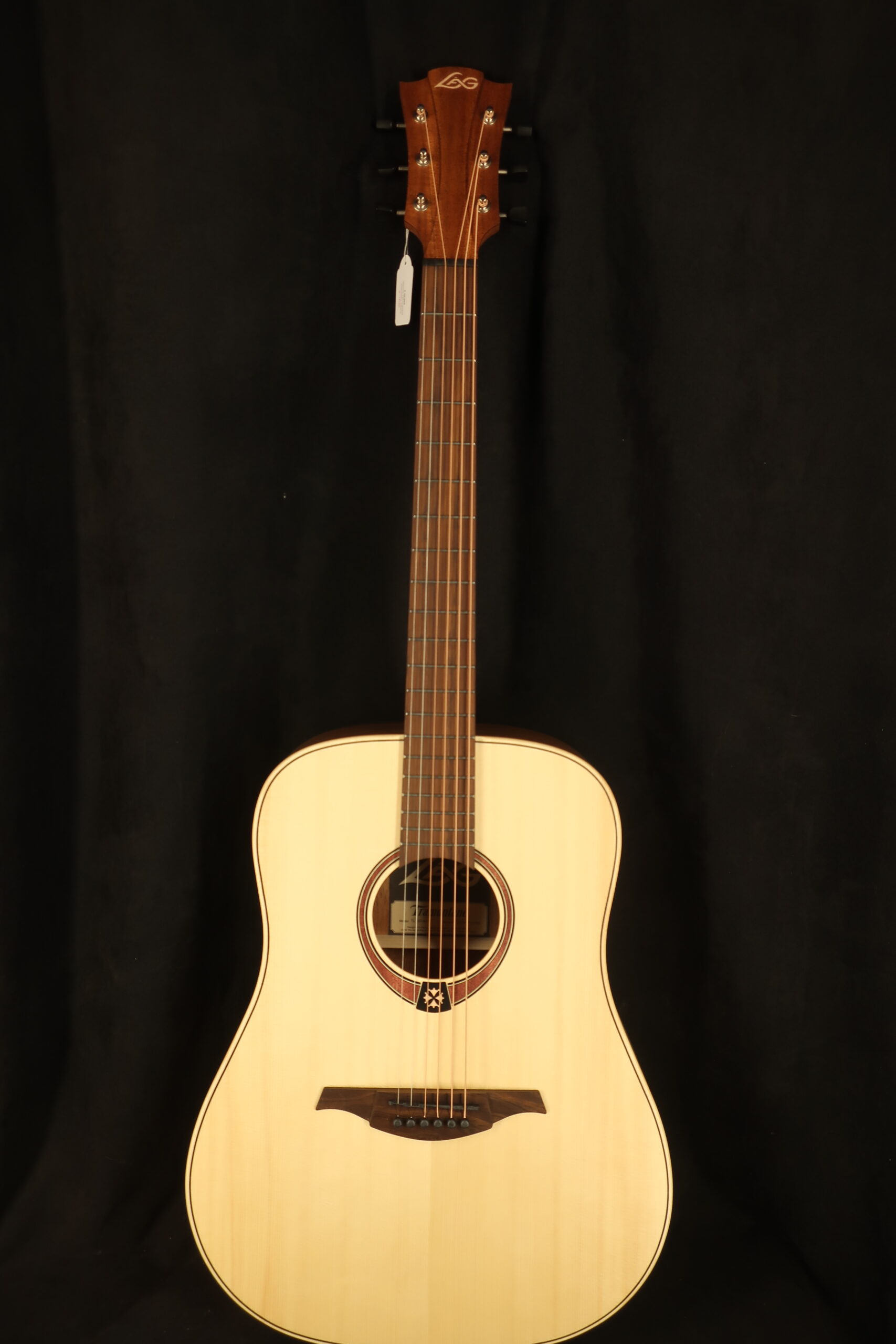 Guitare-tramontane-dreadnought pour gaucher 1