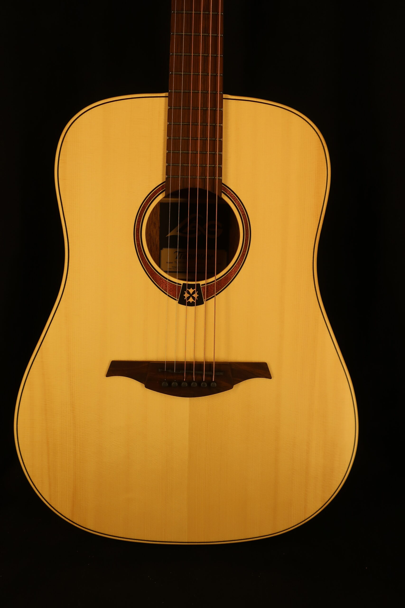 Guitare-tramontane-dreadnought pour gaucher 2