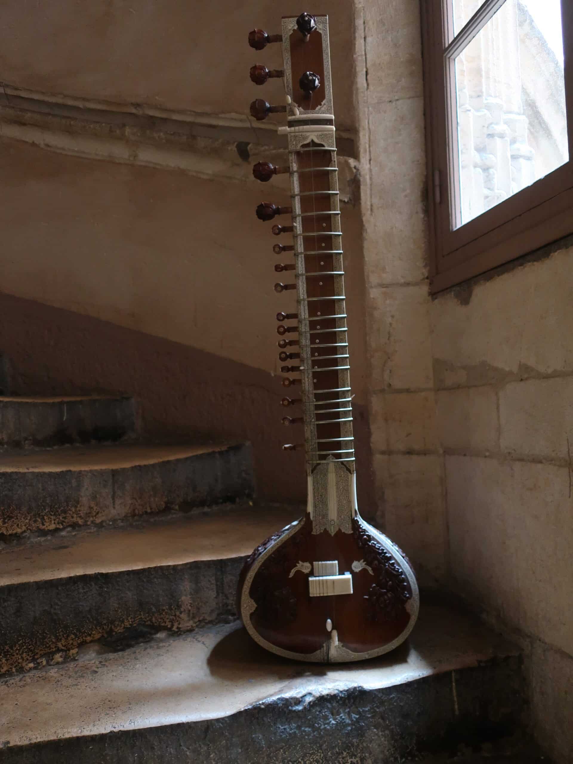 Sitar indien décoré vintage