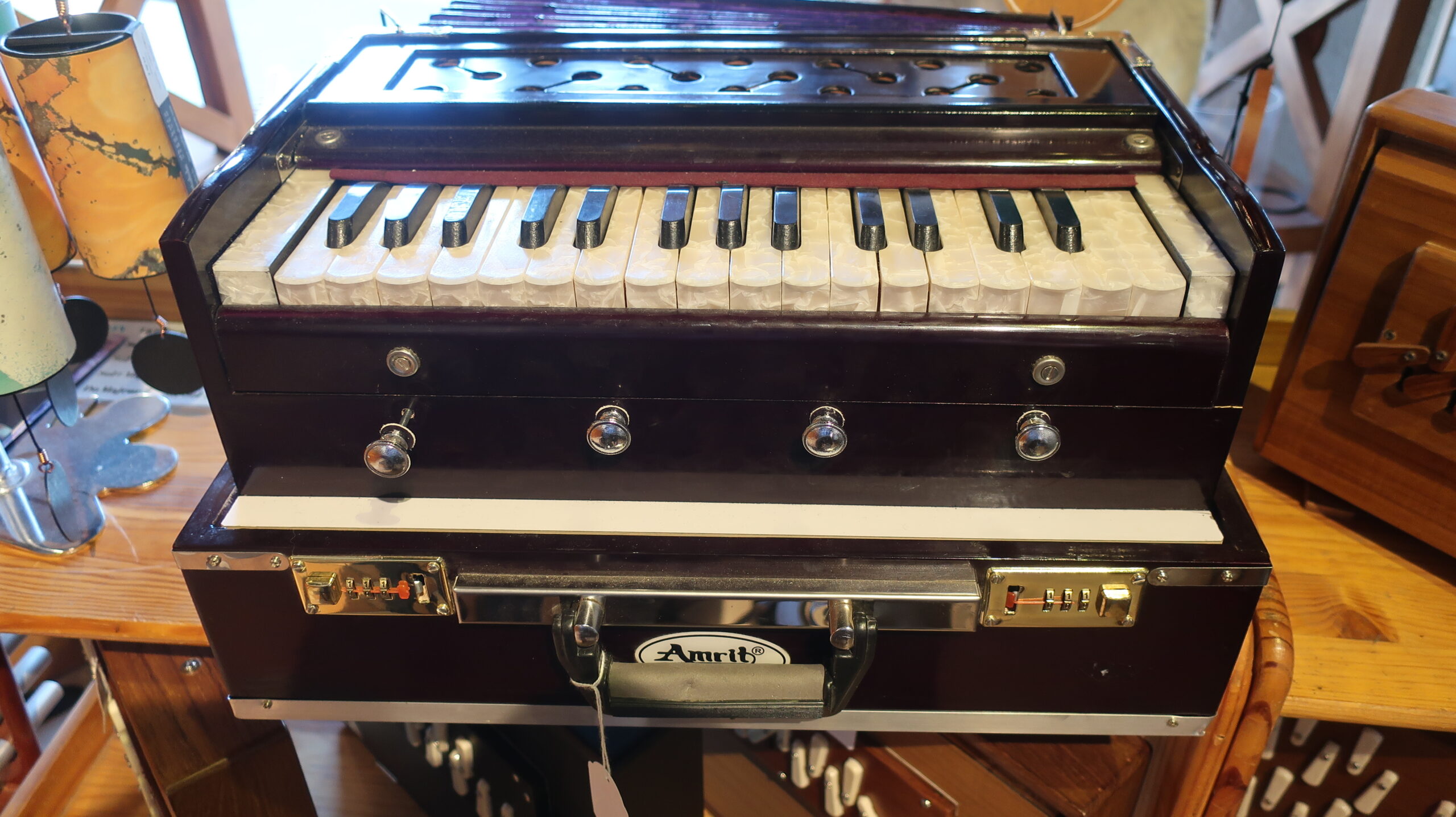 Petit harmonium indien 1