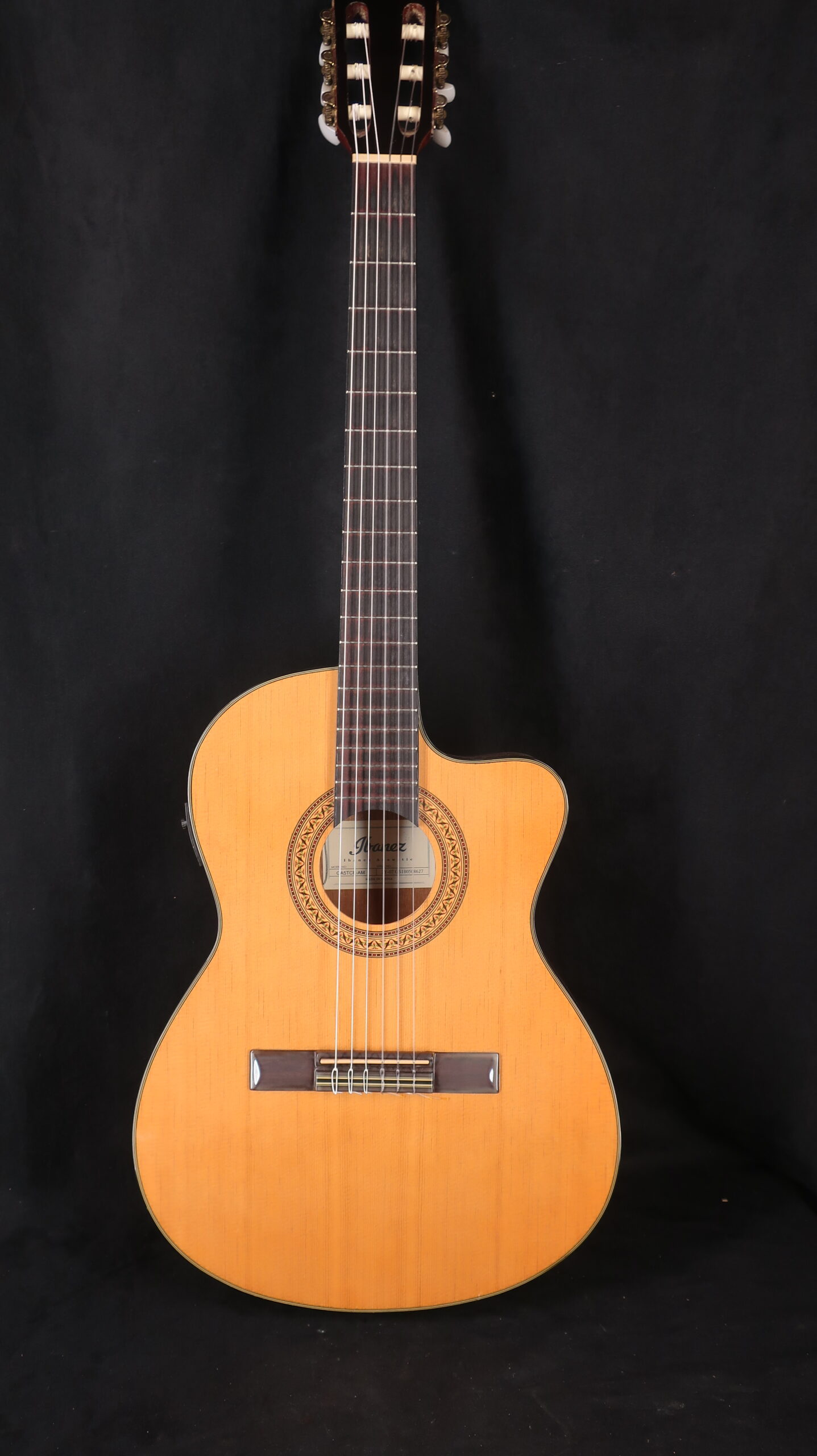 Guitare classique Ibanez modèle slim GASTCE-AM electro 1