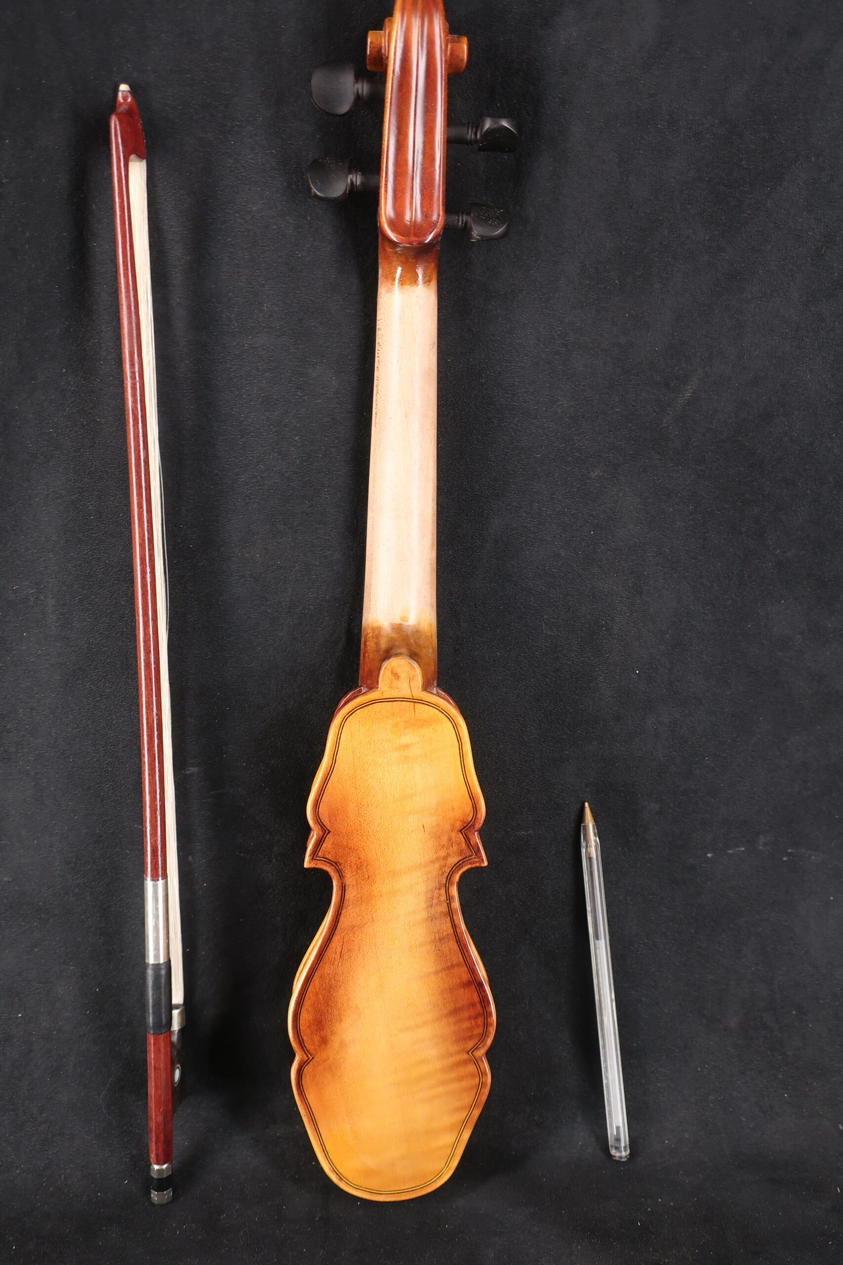 Pochette de maître à danser en étui et archet 2