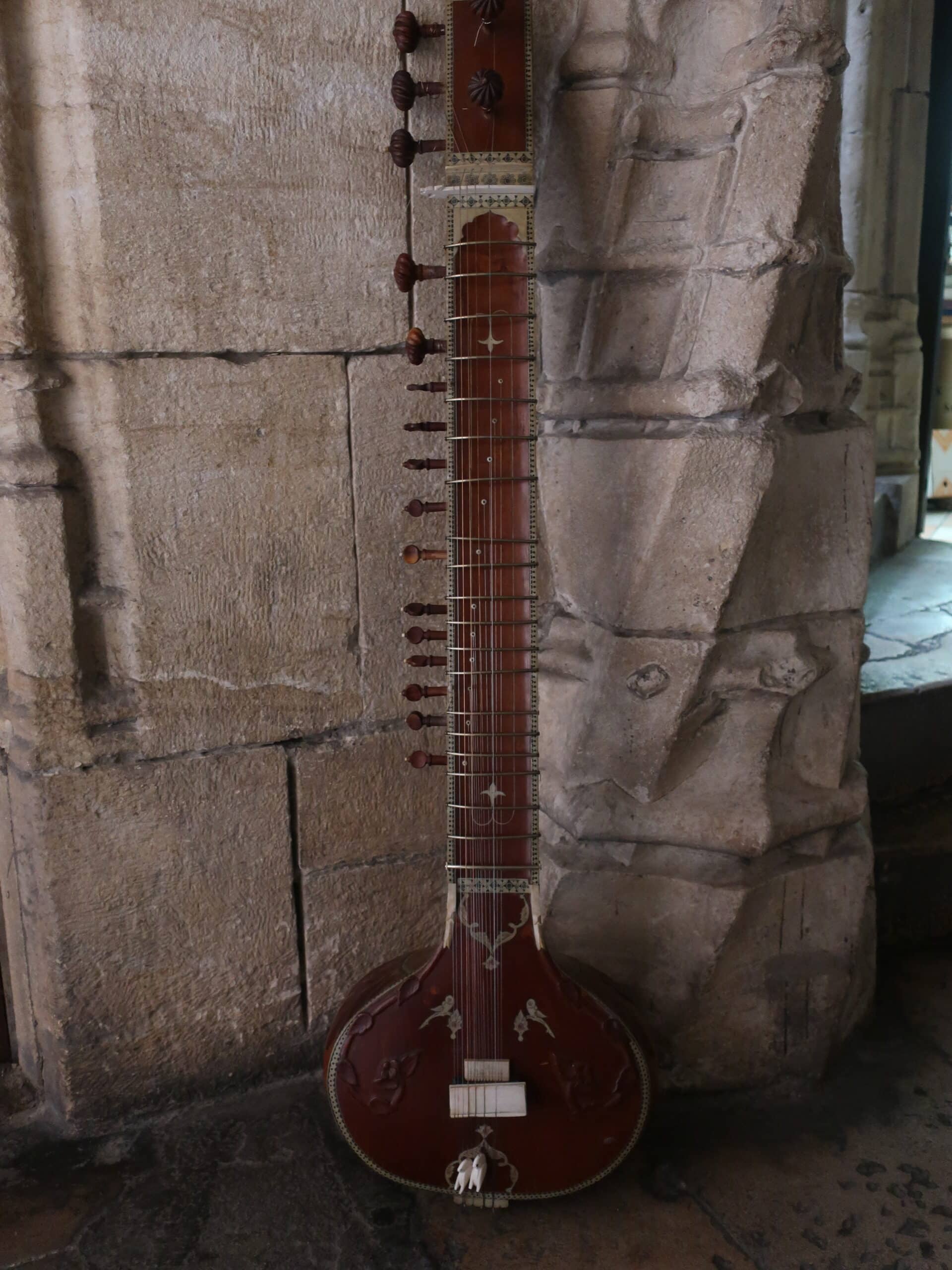 Sitar indien années 80 en état de jeu